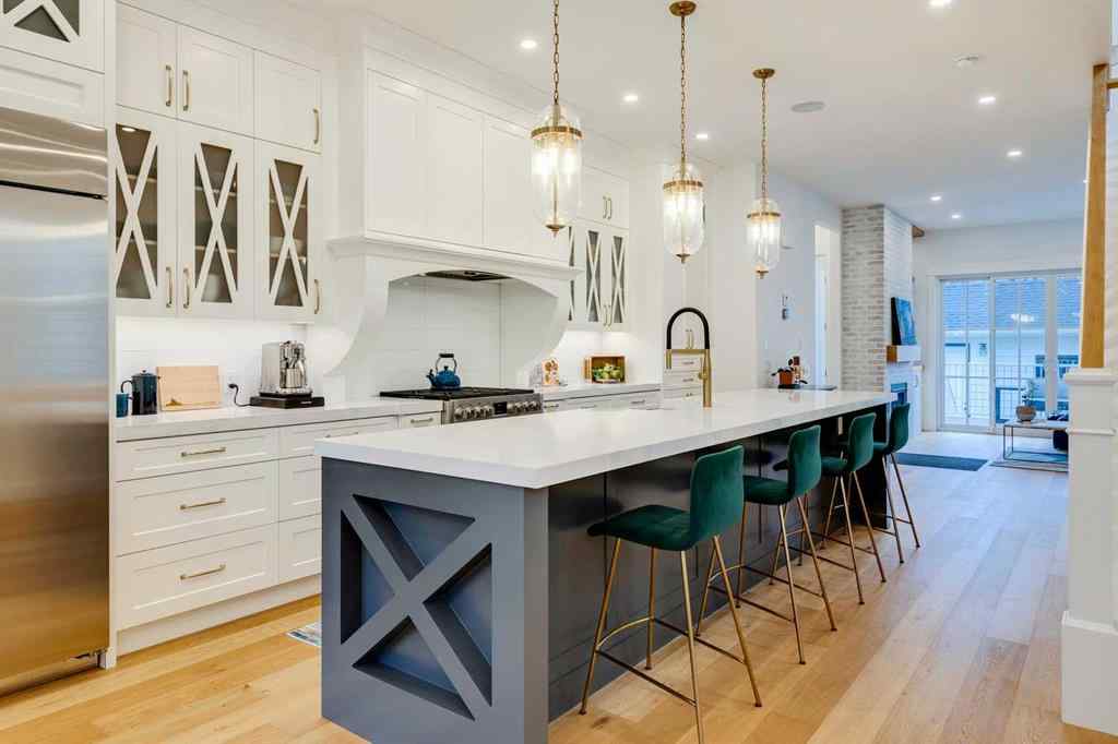 MLS® A2264795 - 2720 4 Avenue NW in West Hillhurst Calgary, Residential