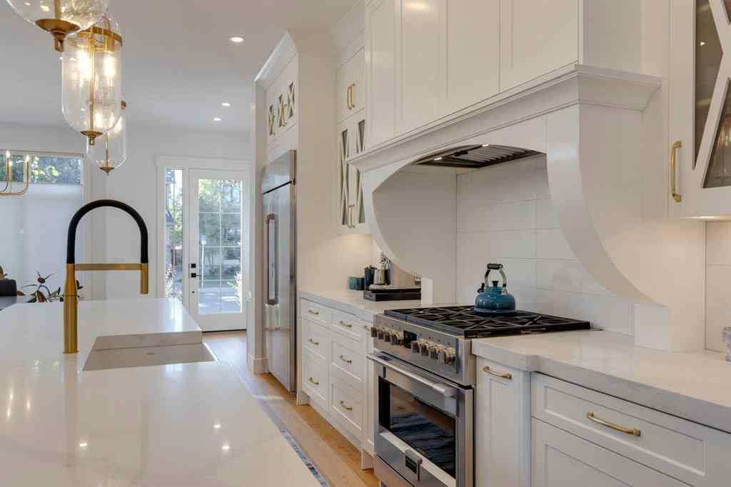 MLS® A2264795 - 2720 4 Avenue NW in West Hillhurst Calgary, Residential