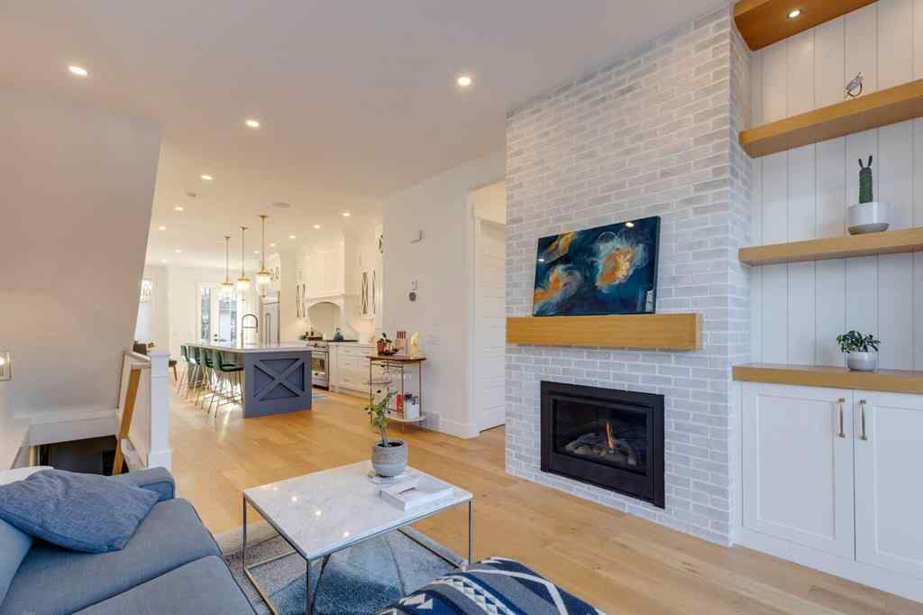 MLS® A2264795 - 2720 4 Avenue NW in West Hillhurst Calgary, Residential