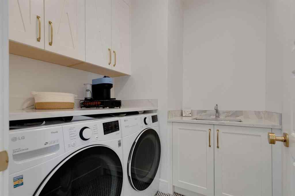 MLS® A2264795 - 2720 4 Avenue NW in West Hillhurst Calgary, Residential