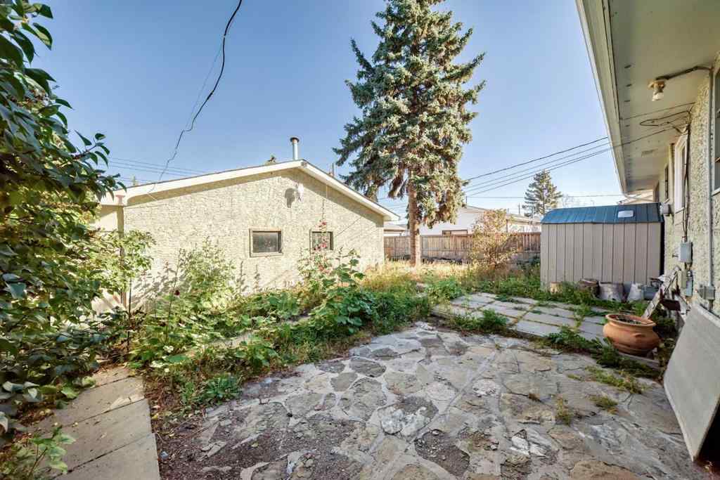 MLS® A2264800 - 808 Avonlea Place SE in Acadia Calgary, Residential