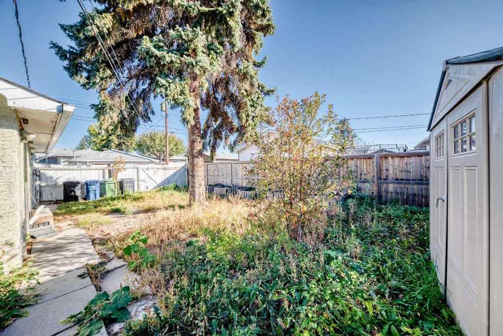 MLS® A2264800 - 808 Avonlea Place SE in Acadia Calgary, Residential