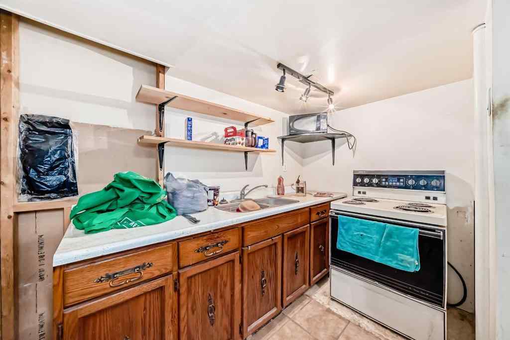 MLS® A2264800 - 808 Avonlea Place SE in Acadia Calgary, Residential