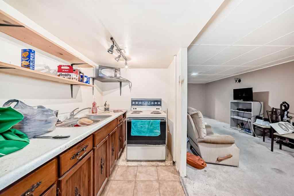 MLS® A2264800 - 808 Avonlea Place SE in Acadia Calgary, Residential