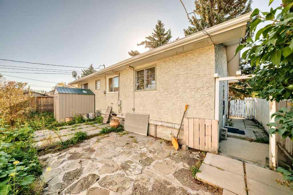 MLS® A2264800 - 808 Avonlea Place SE in Acadia Calgary, Residential