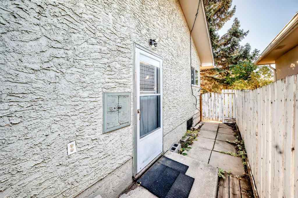 MLS® A2264800 - 808 Avonlea Place SE in Acadia Calgary, Residential