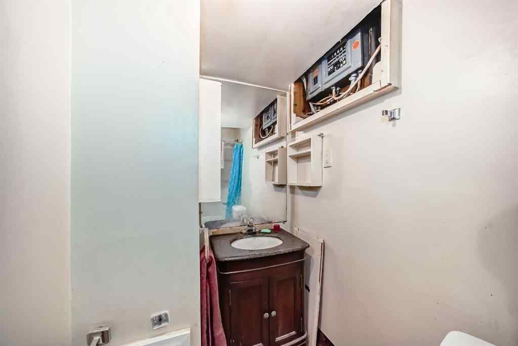 MLS® A2264800 - 808 Avonlea Place SE in Acadia Calgary, Residential