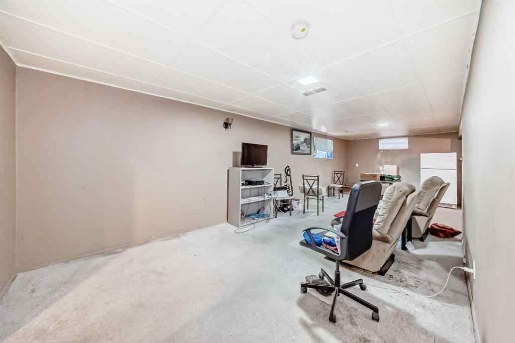 MLS® A2264800 - 808 Avonlea Place SE in Acadia Calgary, Residential