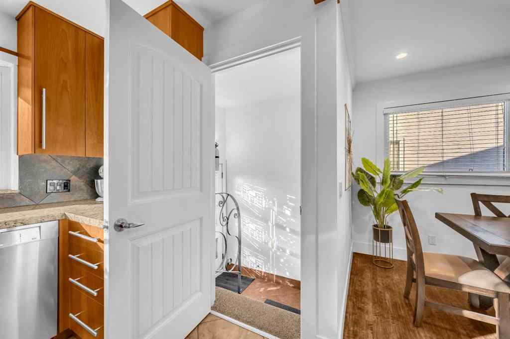 MLS® A2264807 - 10012 Willowview Road SE in Willow Park Calgary, Residential