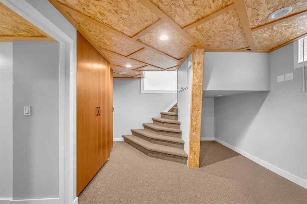 MLS® A2264807 - 10012 Willowview Road SE in Willow Park Calgary, Residential