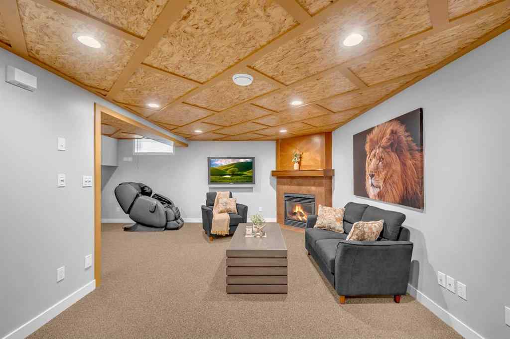 MLS® A2264807 - 10012 Willowview Road SE in Willow Park Calgary, Residential