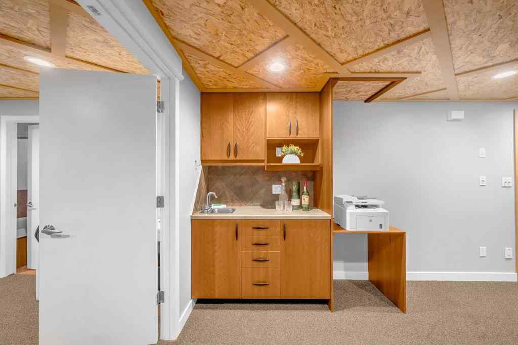 MLS® A2264807 - 10012 Willowview Road SE in Willow Park Calgary, Residential