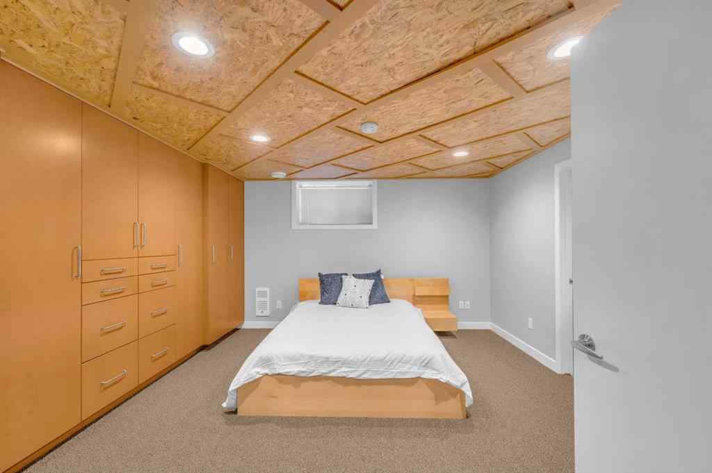 MLS® A2264807 - 10012 Willowview Road SE in Willow Park Calgary, Residential