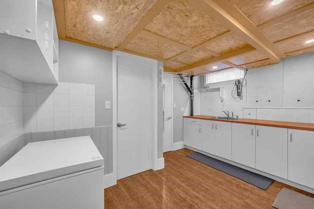 MLS® A2264807 - 10012 Willowview Road SE in Willow Park Calgary, Residential