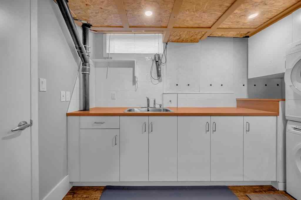 MLS® A2264807 - 10012 Willowview Road SE in Willow Park Calgary, Residential