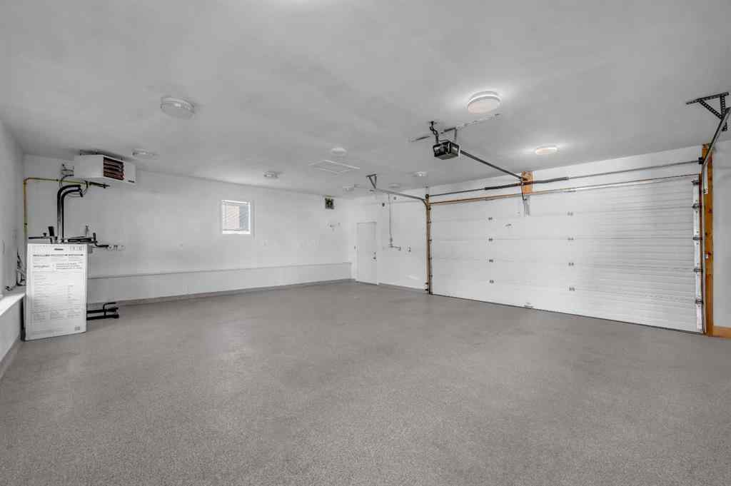 MLS® A2264807 - 10012 Willowview Road SE in Willow Park Calgary, Residential