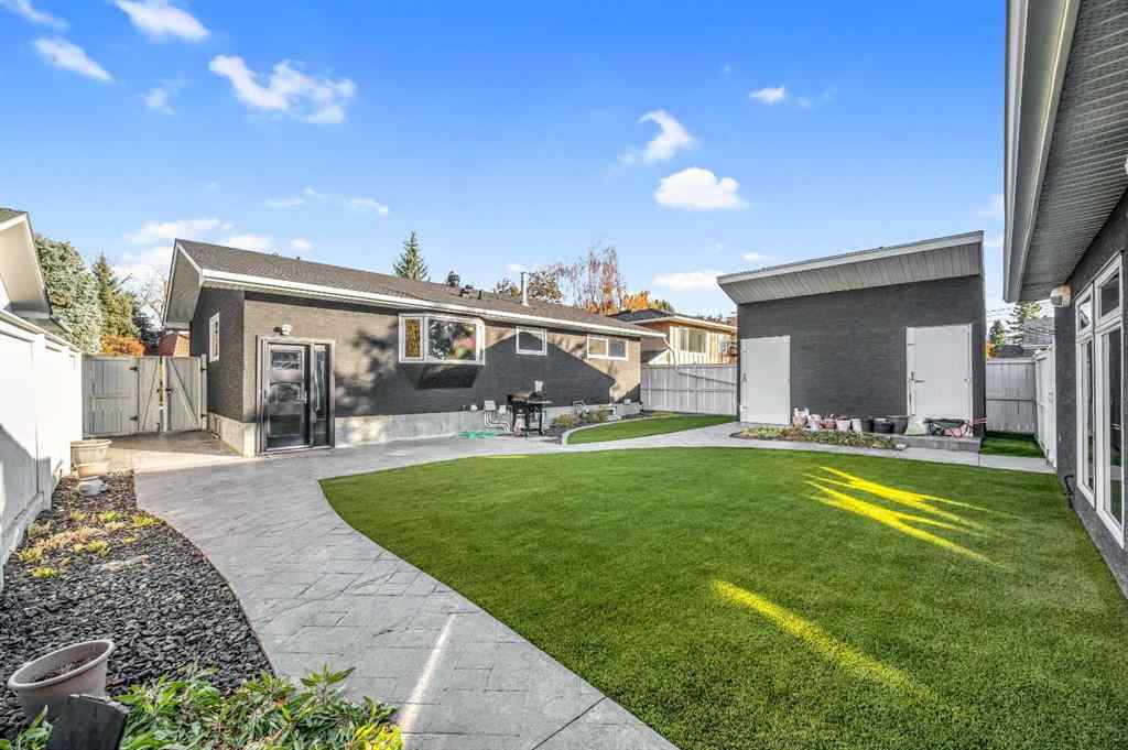 MLS® A2264807 - 10012 Willowview Road SE in Willow Park Calgary, Residential