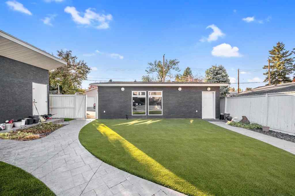 MLS® A2264807 - 10012 Willowview Road SE in Willow Park Calgary, Residential