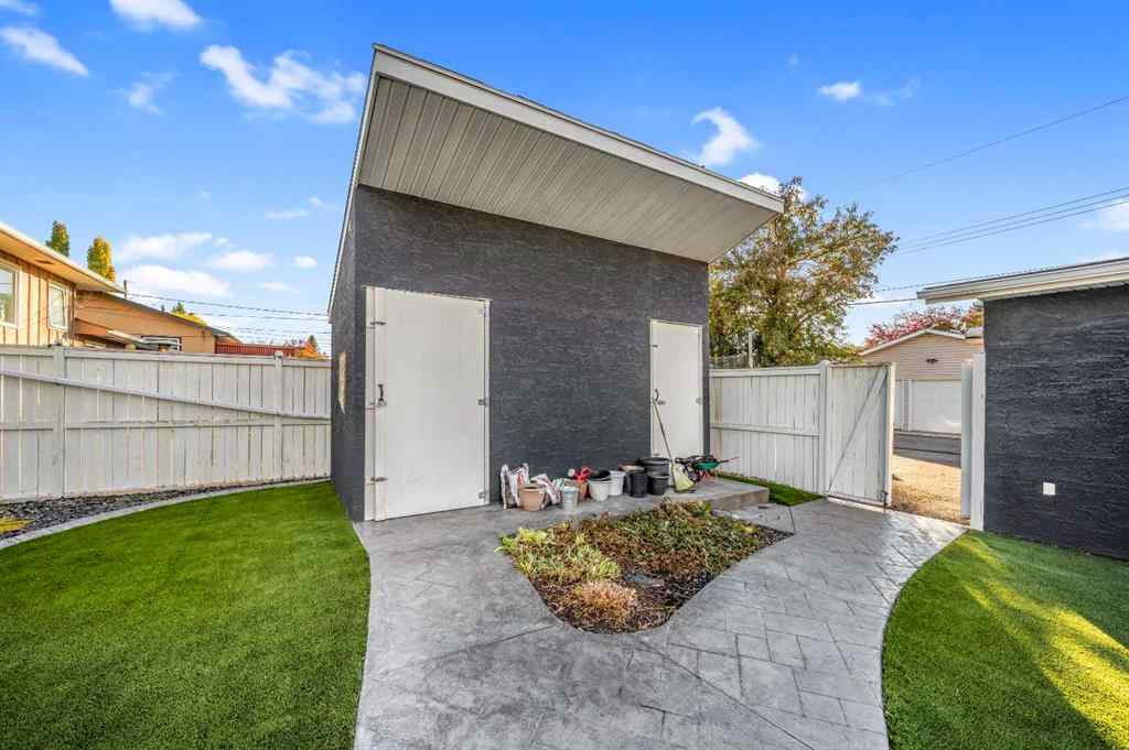 MLS® A2264807 - 10012 Willowview Road SE in Willow Park Calgary, Residential