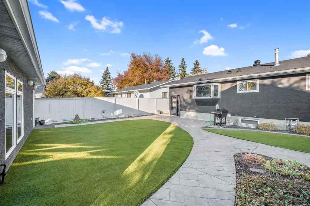 MLS® A2264807 - 10012 Willowview Road SE in Willow Park Calgary, Residential