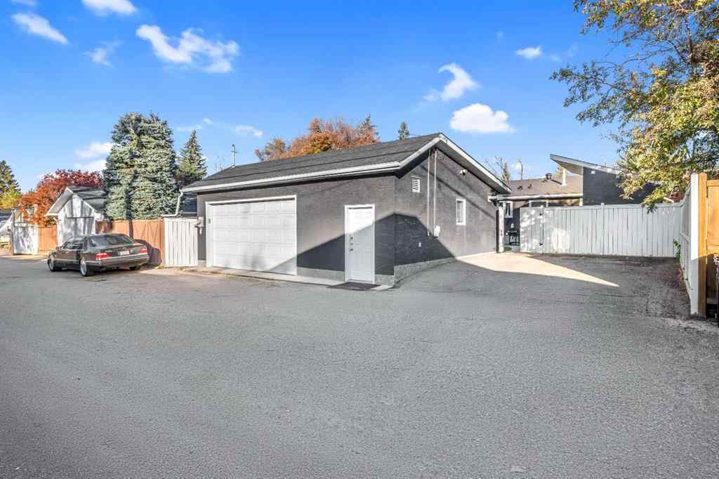 MLS® A2264807 - 10012 Willowview Road SE in Willow Park Calgary, Residential