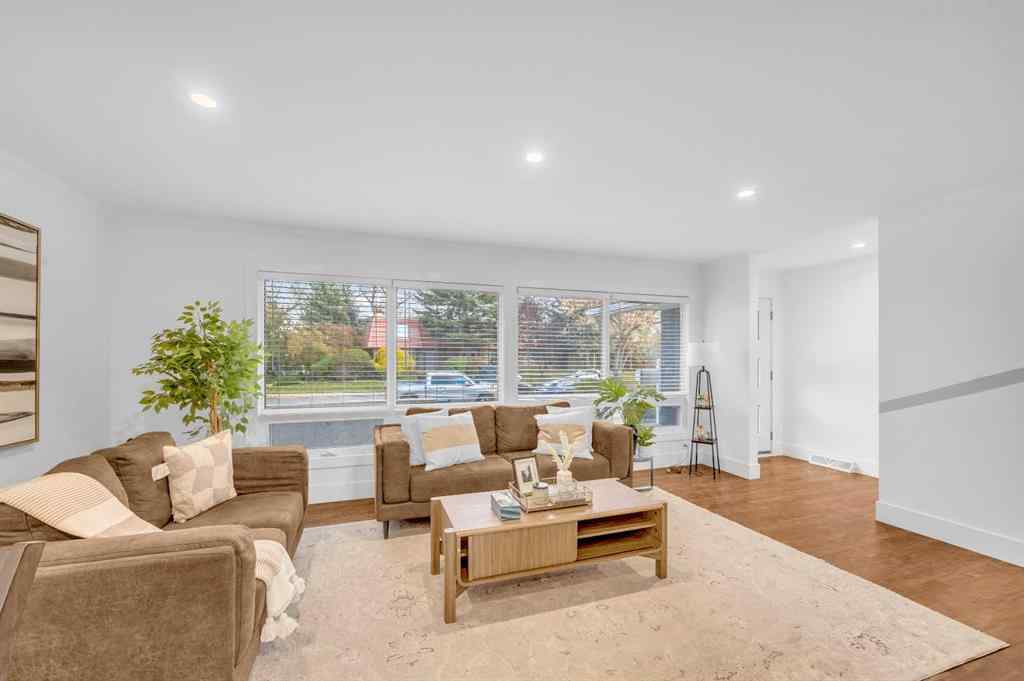 MLS® A2264807 - 10012 Willowview Road SE in Willow Park Calgary, Residential