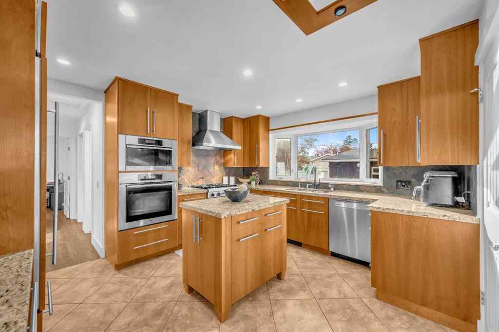 MLS® A2264807 - 10012 Willowview Road SE in Willow Park Calgary, Residential