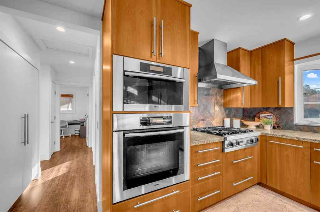 MLS® A2264807 - 10012 Willowview Road SE in Willow Park Calgary, Residential