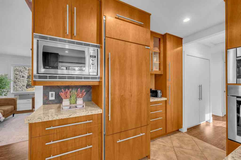 MLS® A2264807 - 10012 Willowview Road SE in Willow Park Calgary, Residential