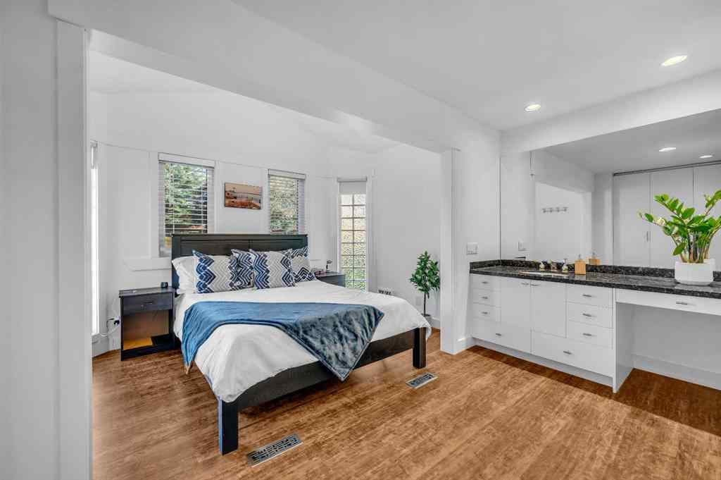 MLS® A2264807 - 10012 Willowview Road SE in Willow Park Calgary, Residential