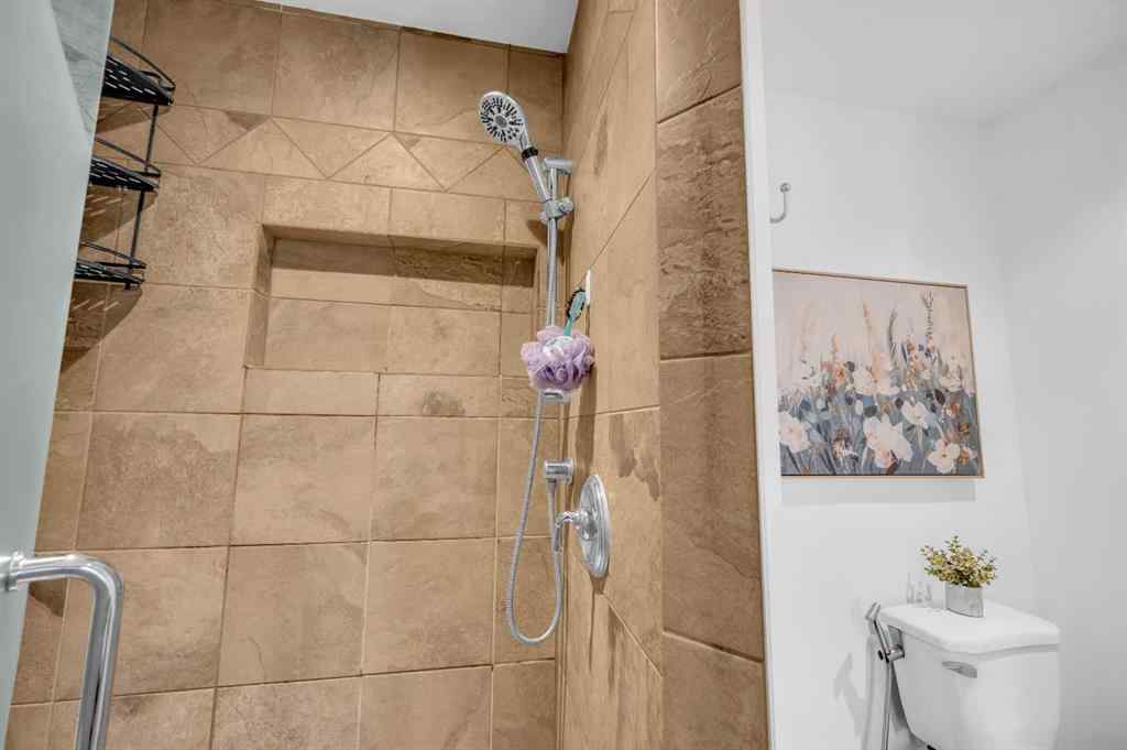 MLS® A2264807 - 10012 Willowview Road SE in Willow Park Calgary, Residential