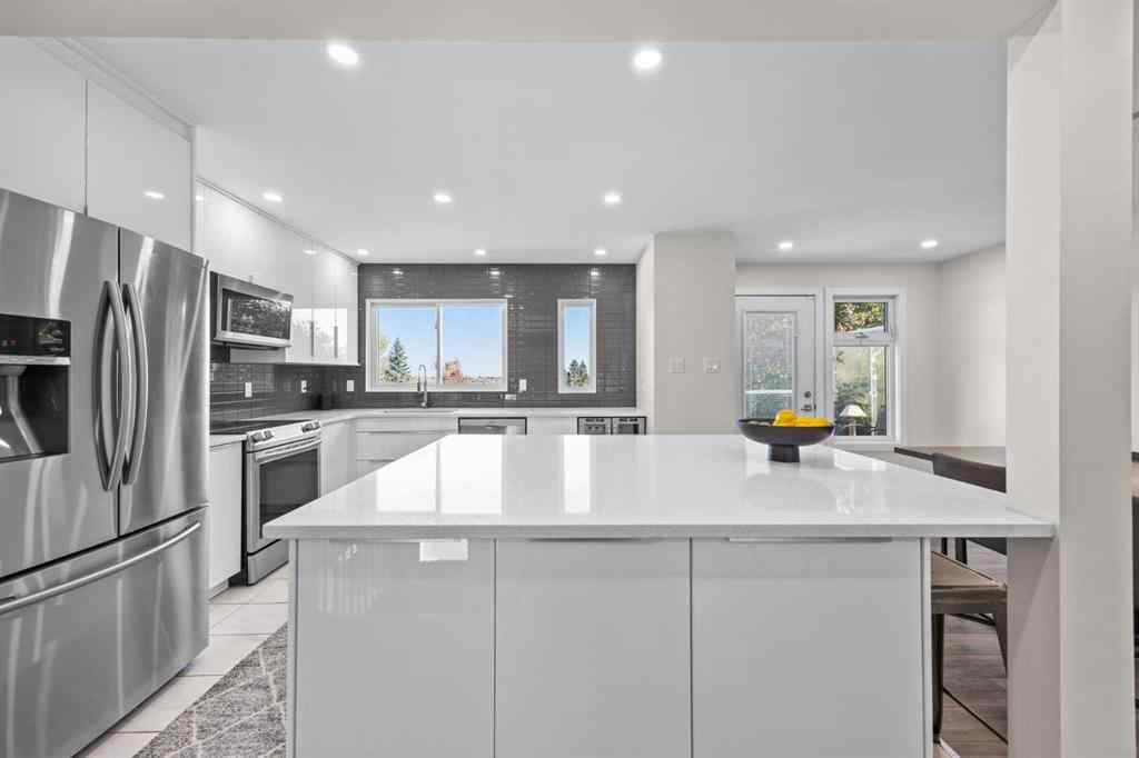 MLS® A2264816 - 827 Canaveral Crescent SW in Canyon Meadows Calgary, Residential