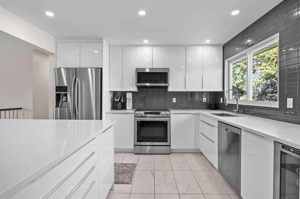 MLS® A2264816 - 827 Canaveral Crescent SW in Canyon Meadows Calgary, Residential