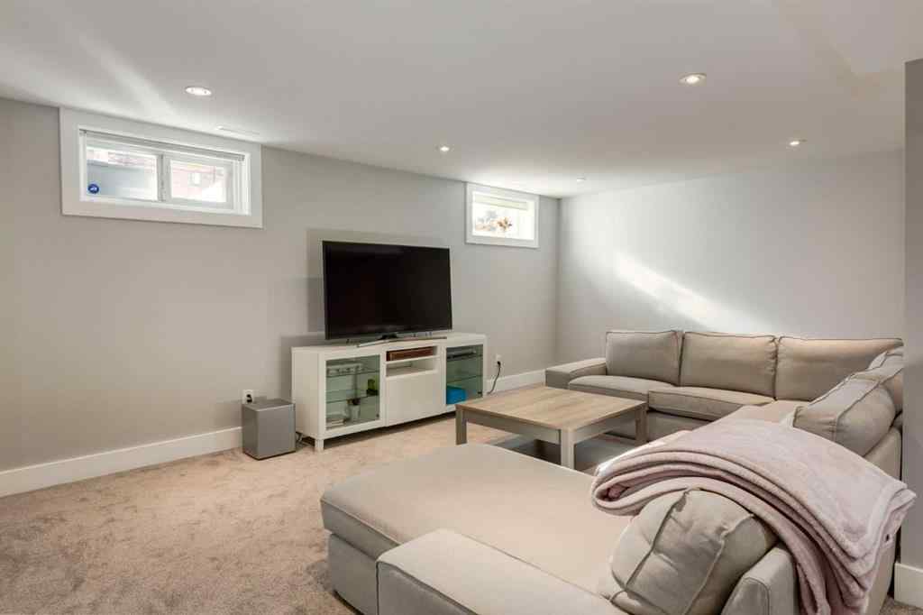 MLS® A2264826 - 32 Calandar Road NW in Collingwood Calgary, Residential