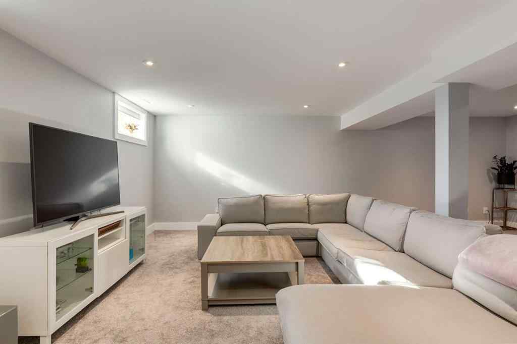 MLS® A2264826 - 32 Calandar Road NW in Collingwood Calgary, Residential