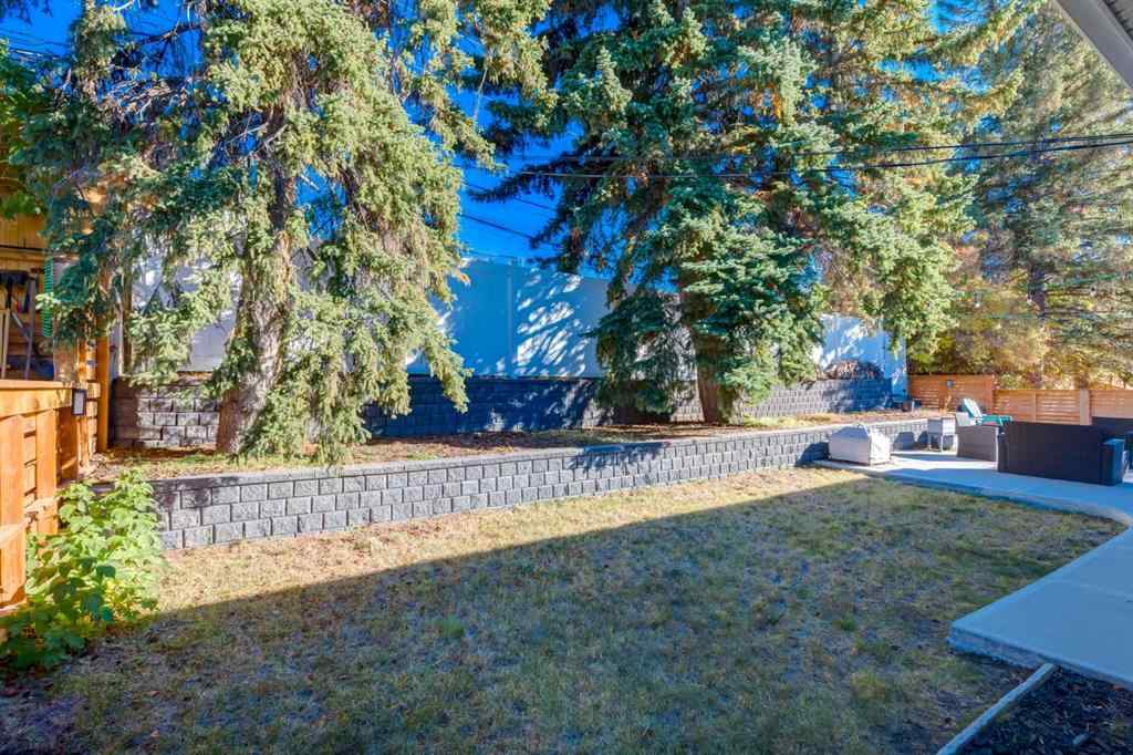 MLS® A2264826 - 32 Calandar Road NW in Collingwood Calgary, Residential