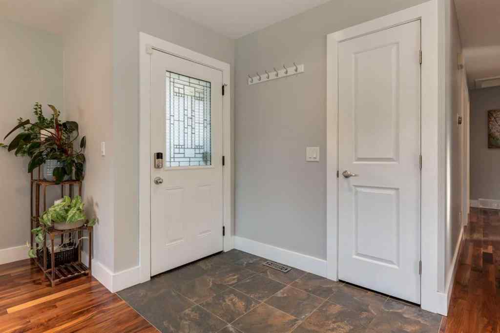 MLS® A2264826 - 32 Calandar Road NW in Collingwood Calgary, Residential