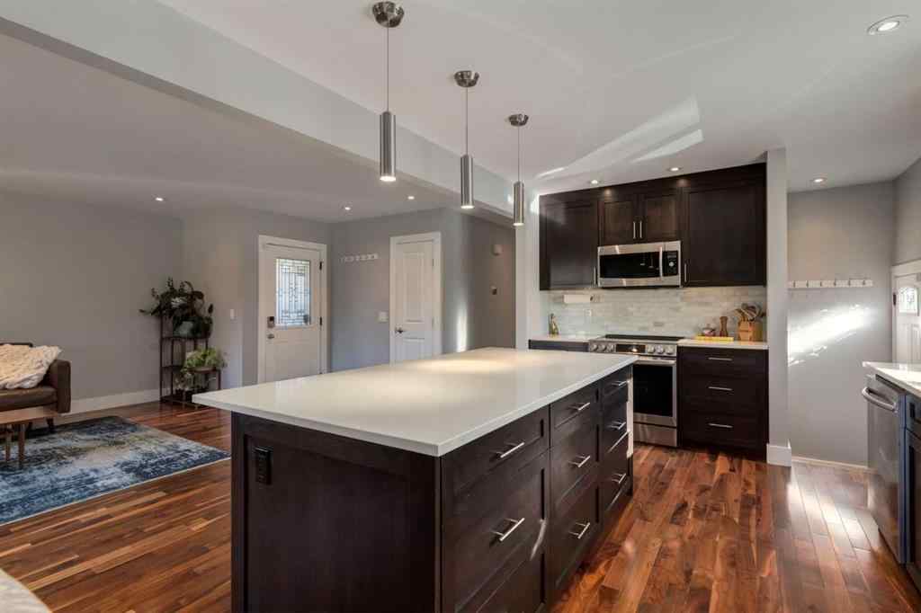 MLS® A2264826 - 32 Calandar Road NW in Collingwood Calgary, Residential