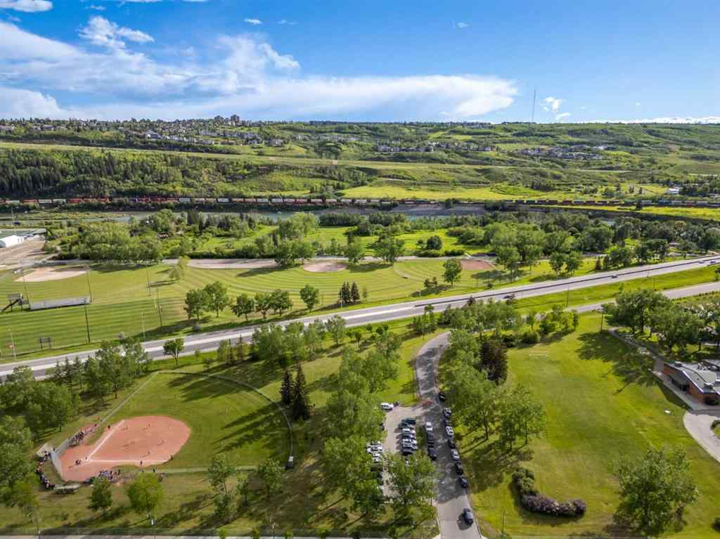 MLS® A2264835 - 4530 20 Avenue NW in Montgomery Calgary, Residential