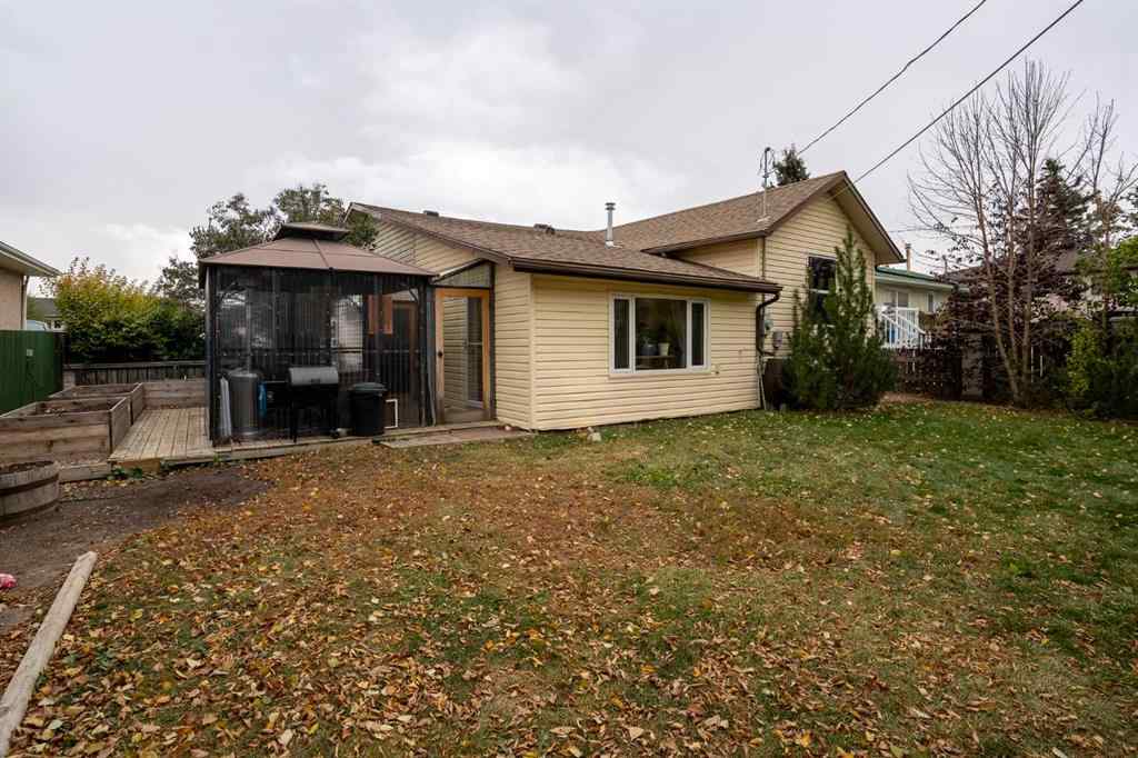 MLS® A2264842 - 5104 2 Street  in NONE Coalhurst, Residential