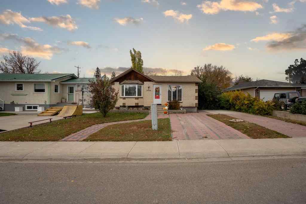 MLS® A2264842 - 5104 2 Street  in NONE Coalhurst, Residential