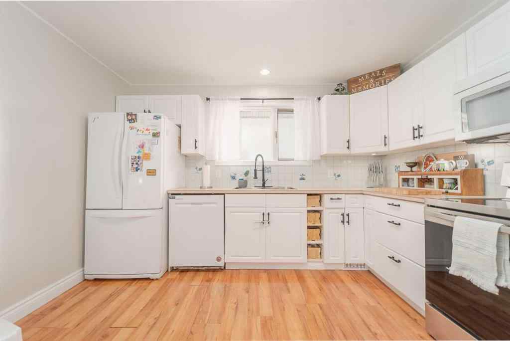 MLS® A2264842 - 5104 2 Street  in NONE Coalhurst, Residential