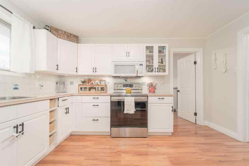 MLS® A2264842 - 5104 2 Street  in NONE Coalhurst, Residential