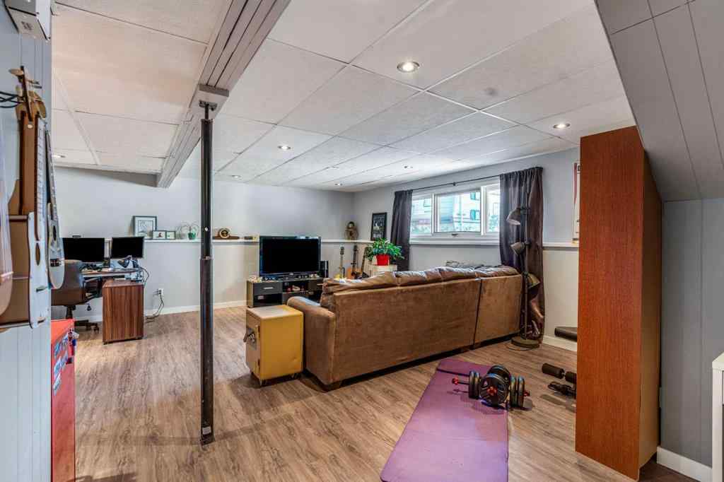 MLS® A2264843 - 75 Oxford Road W in Varsity Village Lethbridge, Residential