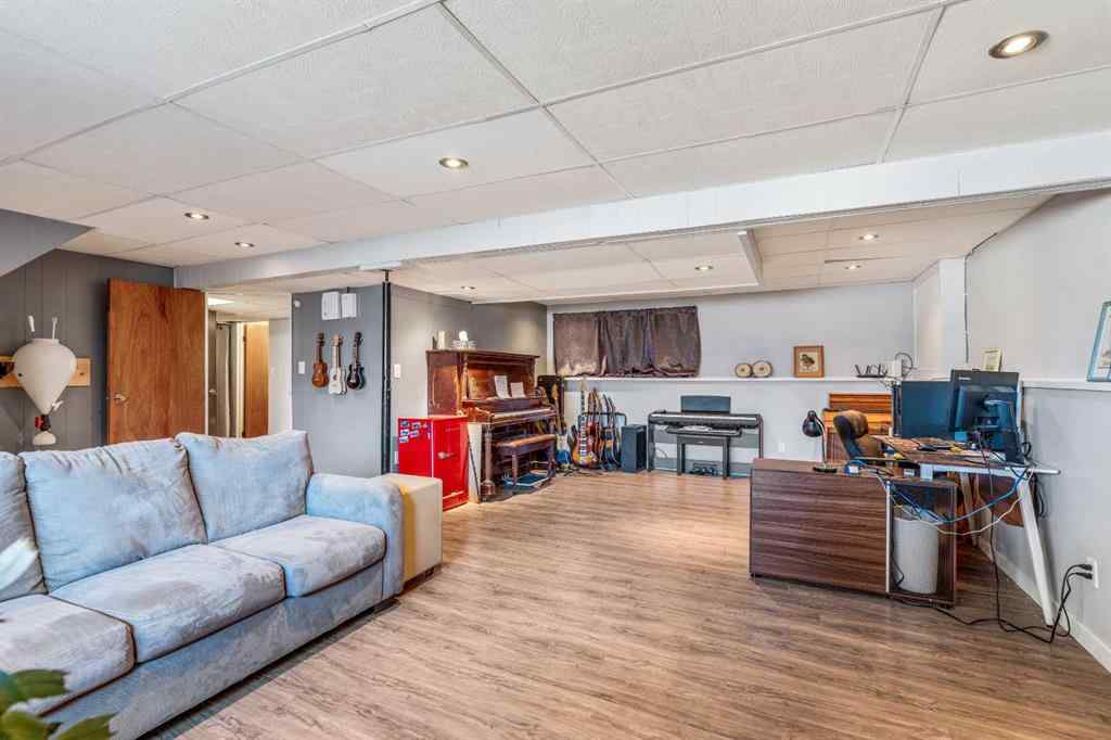 MLS® A2264843 - 75 Oxford Road W in Varsity Village Lethbridge, Residential