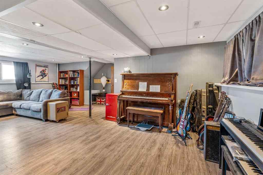 MLS® A2264843 - 75 Oxford Road W in Varsity Village Lethbridge, Residential