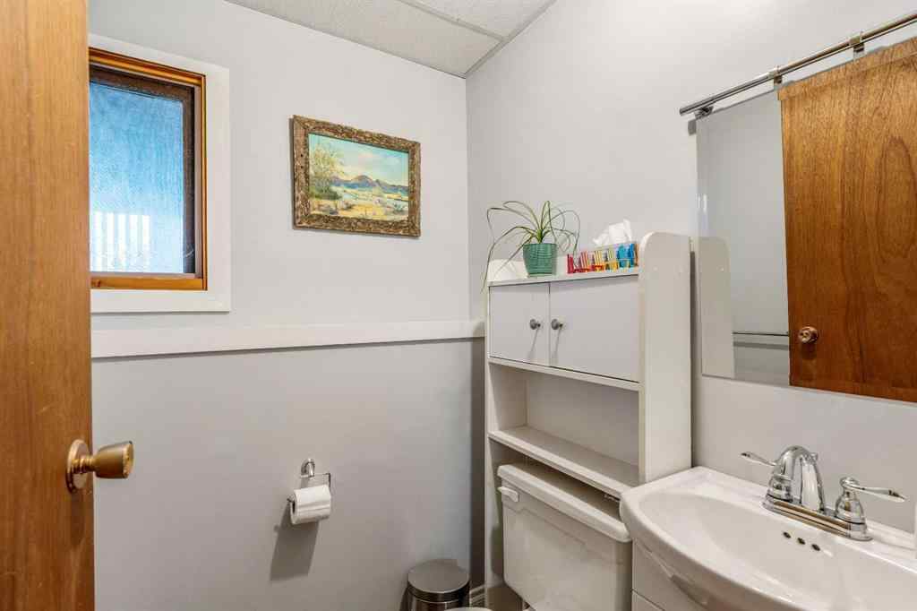 MLS® A2264843 - 75 Oxford Road W in Varsity Village Lethbridge, Residential