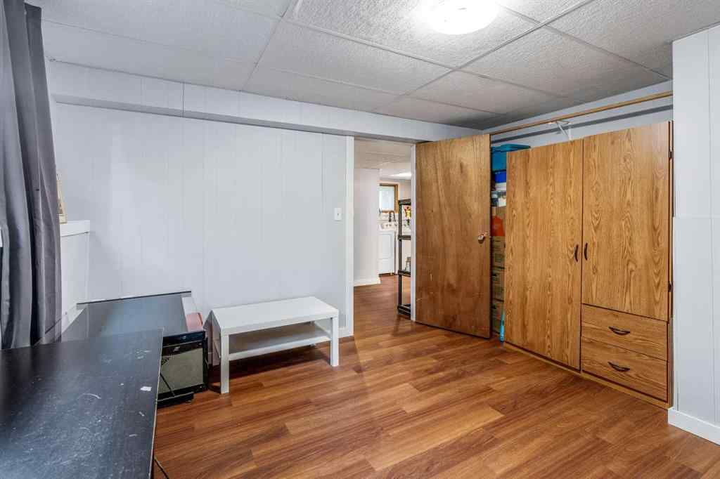 MLS® A2264843 - 75 Oxford Road W in Varsity Village Lethbridge, Residential