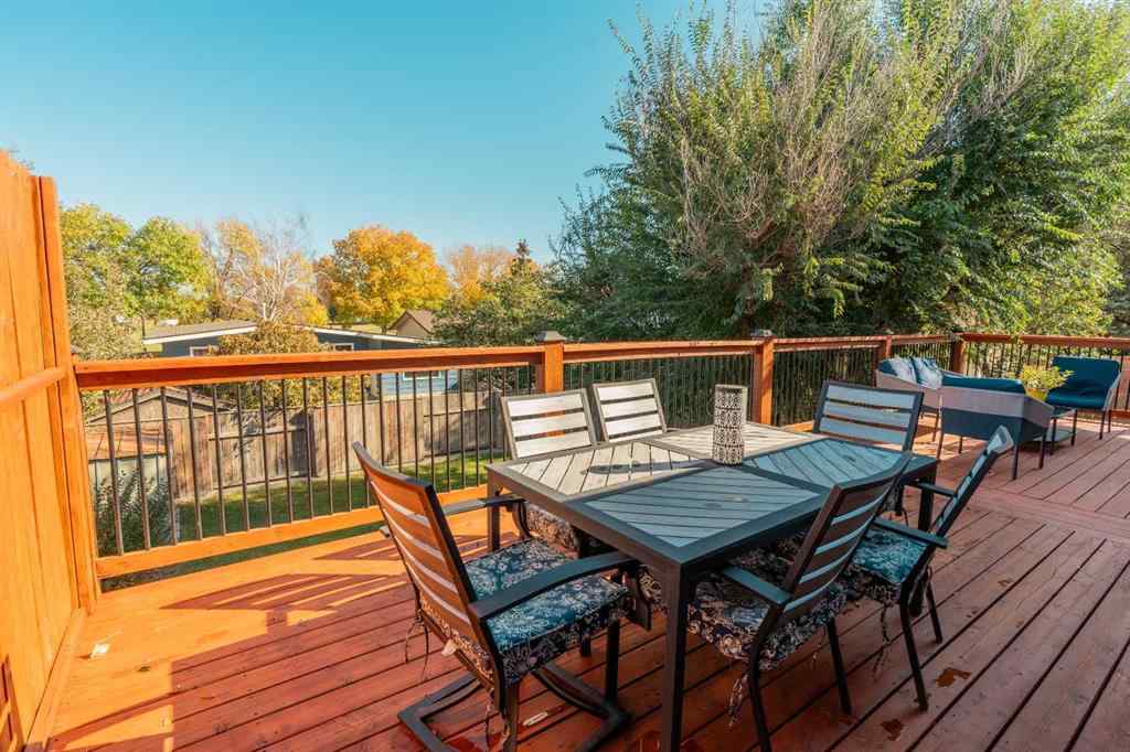 MLS® A2264843 - 75 Oxford Road W in Varsity Village Lethbridge, Residential