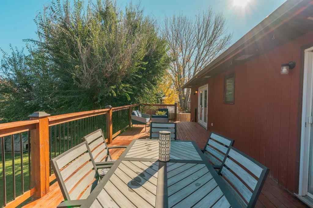 MLS® A2264843 - 75 Oxford Road W in Varsity Village Lethbridge, Residential